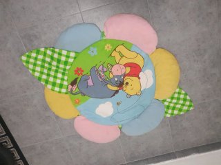 Parque bebé con juguetes