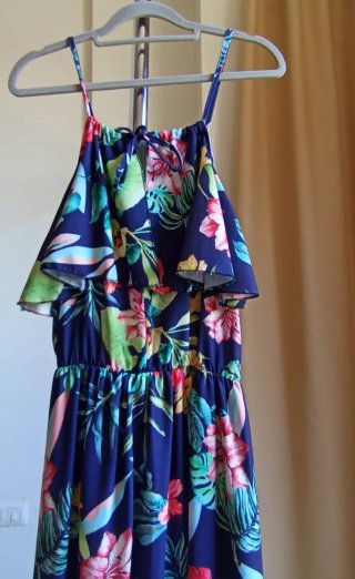 Vestido largo estampado flores y sandalias esparto