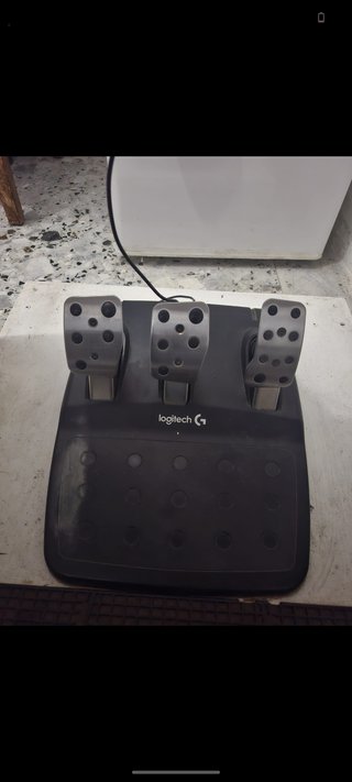 Volante Logitech PS4 + Giochi