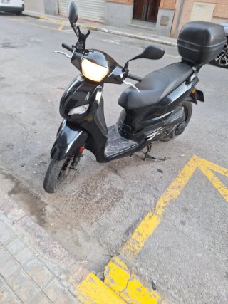 Peugeot Scooter 125cc Negra