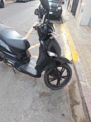 Peugeot Scooter 125cc Negra