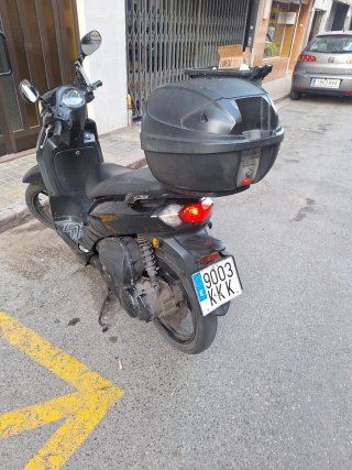 Peugeot Scooter 125cc Negra