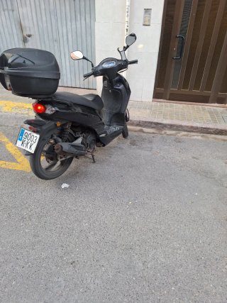 Peugeot Scooter 125cc Negra