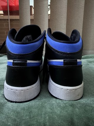 Zapatillas Jordan 1 Mid Azul y Blanco