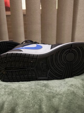 Zapatillas Jordan 1 Mid Azul y Blanco