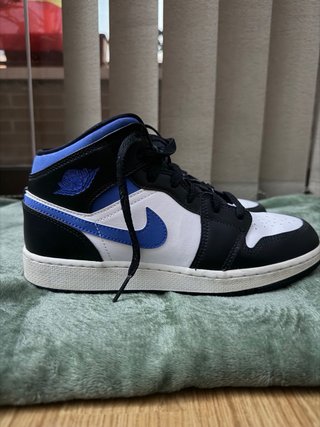 Zapatillas Jordan 1 Mid Azul y Blanco