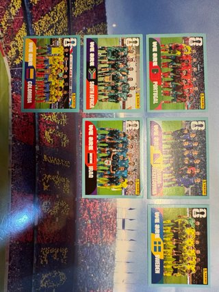 Lote de seis cromos de selecciones (Mundial 2026).