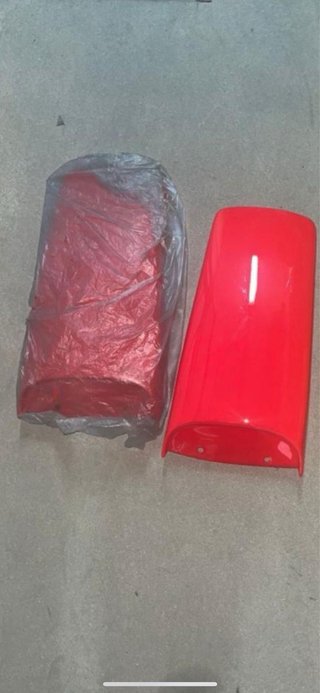 Plásticos y asiento moto