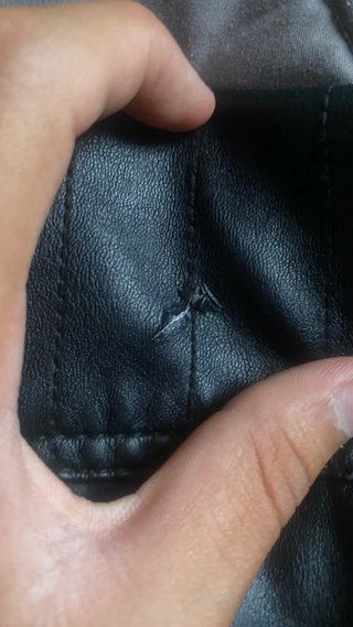 Chaqueta de cuero con algunos desgastes