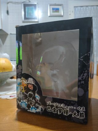 Figure Kuma One Piece con scatola