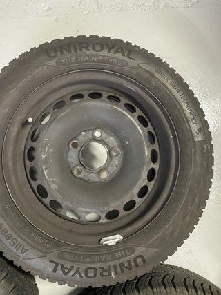 4 Llantas de chapa con neumaticos Uniroyal