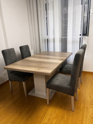 Mesa extensible y 4 sillas