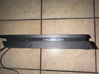 PlayStation 4 Slim Nera + 2 Controller