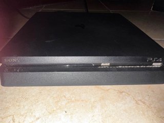 PlayStation 4 Slim Nera + 2 Controller