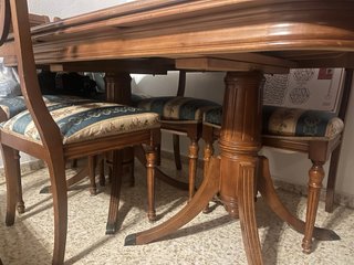Mesa de madera con 6 sillas