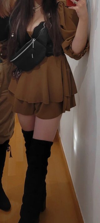 Mono corto marrón manga larga