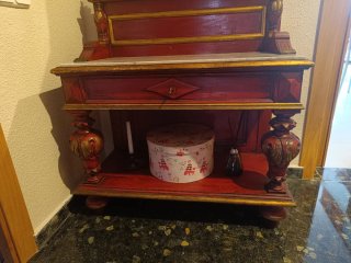Mueble tocador antiguo con espejo