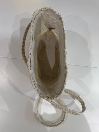 Capazo pequeño tejido macramé con diseño de flores