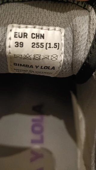 Zapatillas Bimba y Lola Mujer Negras y Plateadas
