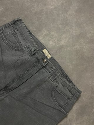 Pantalones grises