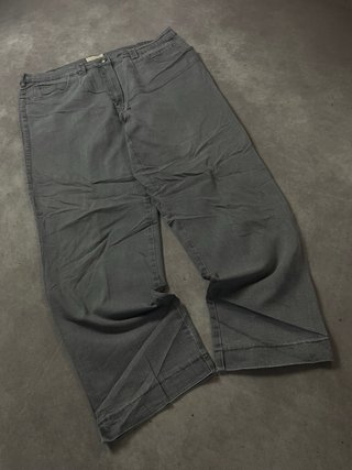 Pantalones grises
