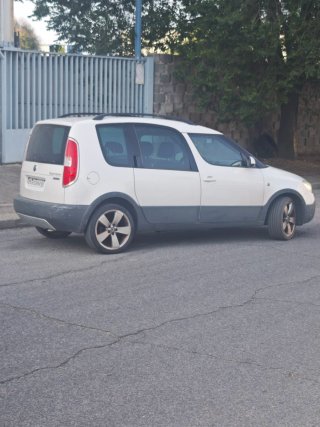 Skoda Roomster scout 2012 PEGATINA C
