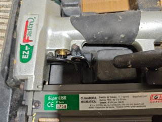Clavadora Neumática EZ-Fasten Super 635R