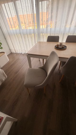 Mesa y 4 sillas diseño Banak