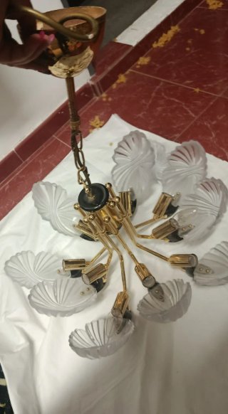 Elegante lámpara techo dorada 10 brazos