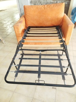 Sofá naranja de tela