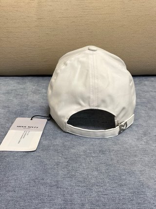 Cappello Miss Sixty bianco con scritte