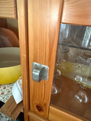 Aparador de madera y cristal Ikea