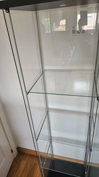Vitrina Ikea cristal y madera negra