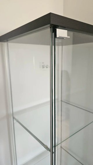 Vitrina Ikea cristal y madera negra
