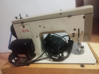 Máquina de coser Alfa