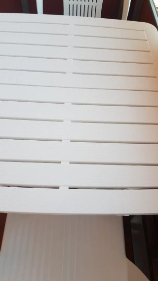 Mesa y sillas jardin