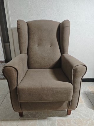Sillón orejero muy cómodo beige