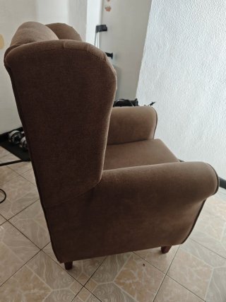 Sillón orejero mecedora muy cómodo beige