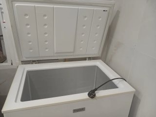 Congelatore a pozzetto FrigeluX bianco