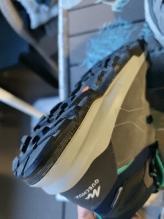 Botas de montaña talla 36. Decathlon