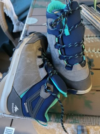 Botas de montaña talla 36. Decathlon