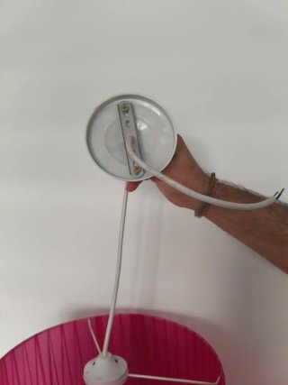 Lampada a sospensione con tessuto fucsia e bianco