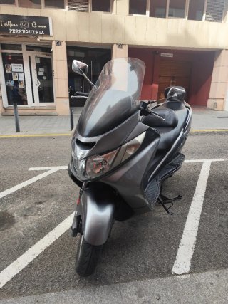 Suzuki Maxi Scooter Gris Automática