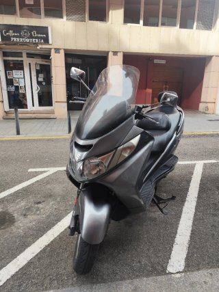 Suzuki Maxi Scooter Gris Automática