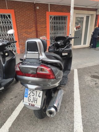Suzuki Maxi Scooter Gris Automática