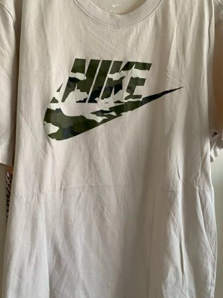 Camiseta Nike Camuflaje Beige y Verde