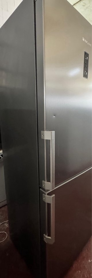 FRIGORÍFICO COMBI NO FROST HOTPOINT DE 70cm ANCHO