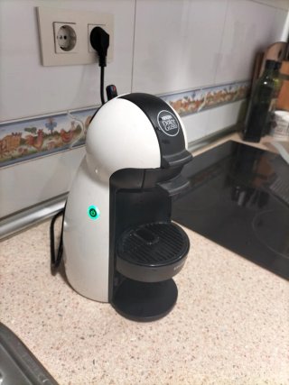 Cafetera Dolce Gusto Krups Blanca y Negra