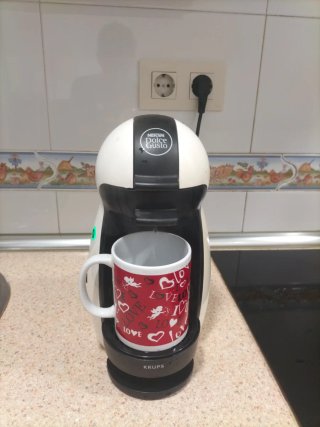 Cafetera Dolce Gusto Krups Blanca y Negra