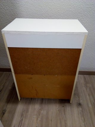 Armario blanco con cajones y puertas